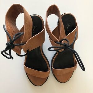 Lightly used shoes, in excellent condition